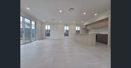 Brand New 5 Bedroom Home - Photo 5