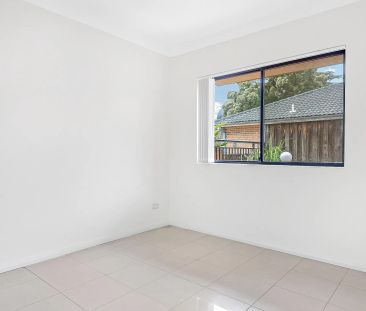Beautifully Presented Apartment In Blue Ribbon Location - Photo 1