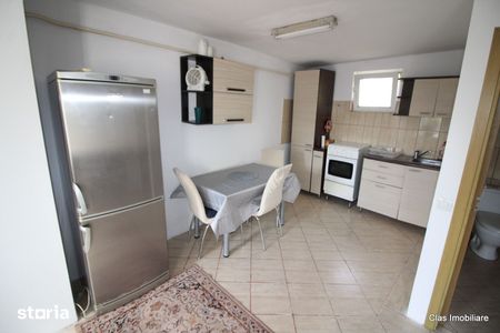 De inchiriat Casa, Zona Steaua aproape de blocuri !! - Photo 3