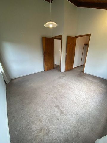 Spacious 3 bedroom home - pets negotiable - Photo 4