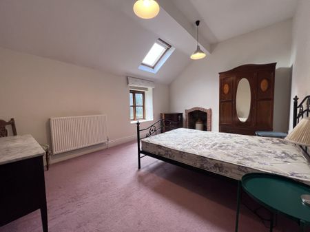 Amber Mill Furniture Cottage - Photo 3