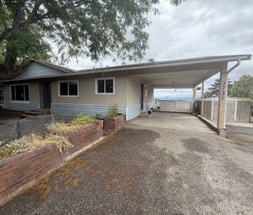 Cozy 4 bed home in West Bank - Photo 1