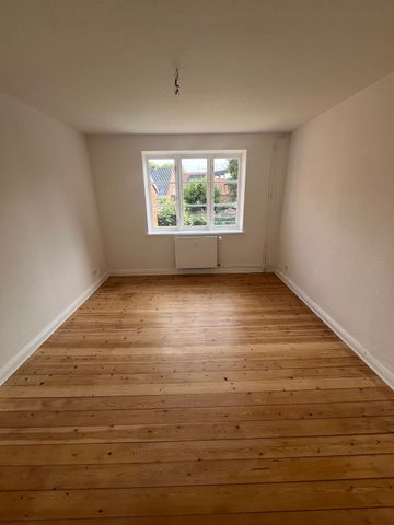 ***Frisch sanierte 2-Zimmer-Wohnung in denkmalgeschützem Altbau*** - Photo 2