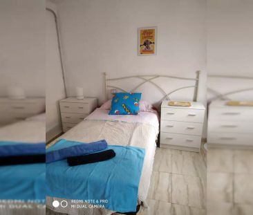 Room in shared apartment in Jaén - Photo 2