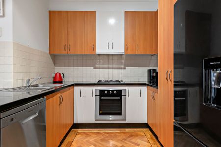 3 Bedroom Townhouse with Spacious Living Zones! - Photo 5