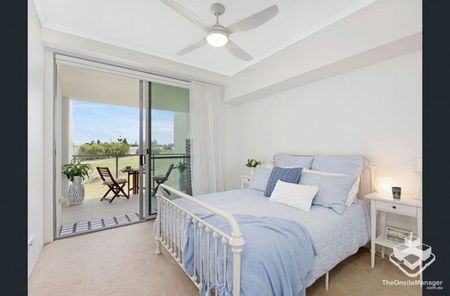 2 Bedroom 2 Bath 2 Carpark with Parkland Views! - Photo 4