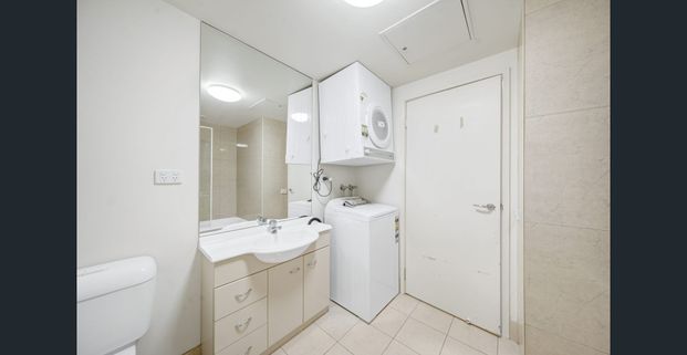 Modern Apartment with Brand New Carpet – Prime Southbank Location - Photo 1