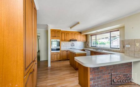 Four Bedroom Family Home - Quiet & Peaceful Area - Photo 4
