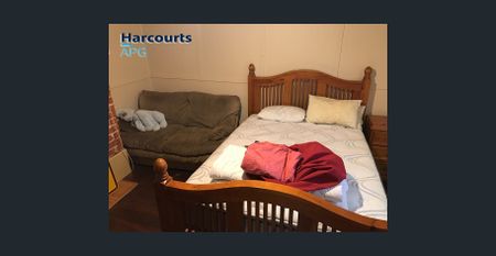 Charming East Bunbury Cottage: Rain on the Tin Roof & City Convenience - Photo 3