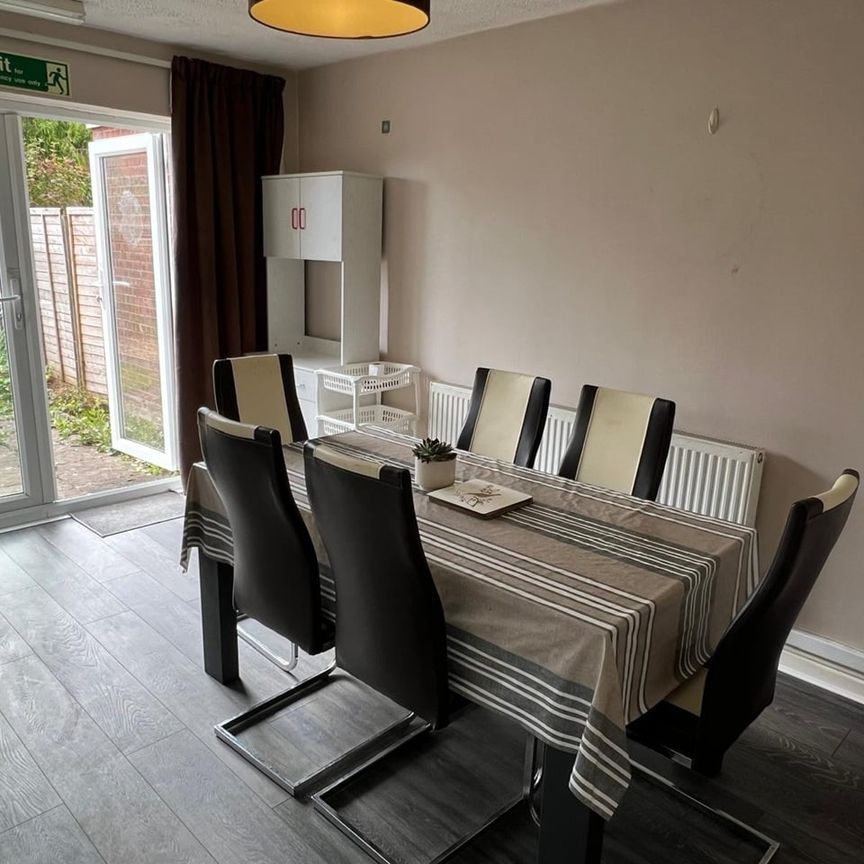 4 Bed Semi-Detached House, Leam Green, CV4 - Photo 1