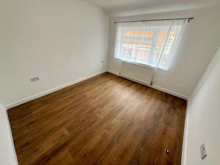 Farmlea Road, Portsmouth - Photo 2