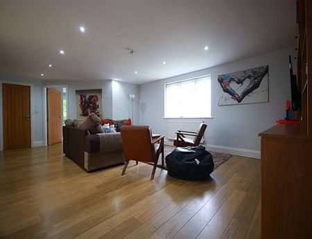 6 Bedroom Detached To Let - Photo 2