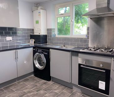 4 Bed Terraced House, Blenheim Road, RG1 - Photo 5