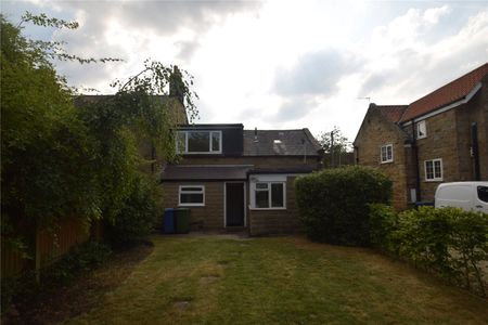 3 bed terraced house to rent in High Street, Burniston, YO13 - Photo 2