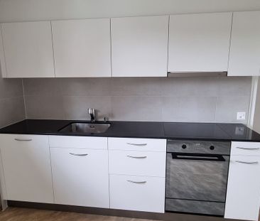 Renovierte 2.5-Zimmer-Dachwohnung mit Seeblick in Murten - Foto 1