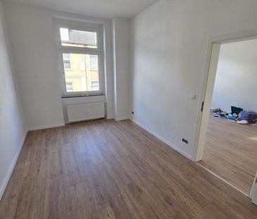 Kernsanierte 2-Zimmer-Wohnung nahe Bahnhof Oberbarmen – 3. OG links... - Foto 1