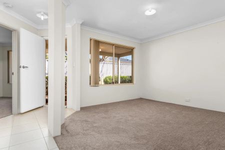 Spacious Four Bedroom Contemporary Home - Photo 2