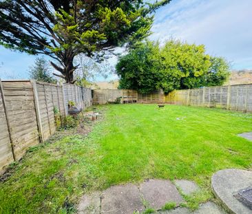 A Comforting 6 Double Bedrooms for Rent in Brighton - Photo 6