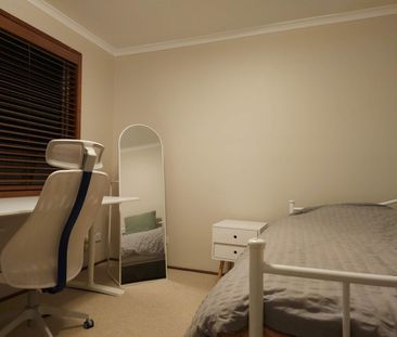 Newly renovated room in Helensvale – popular meal option available - Photo 2