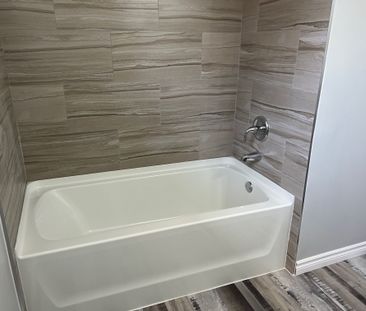 For Lease - 206 Little Avenue Unit# Main Floor, Unit1, Barrie, Ontario - Photo 2