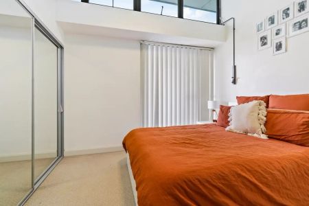 Bright and Stunning! - Photo 4