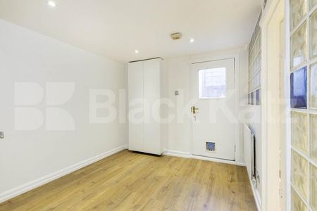 Rent includes gas electric & water - mins to tube and shops - Photo 3