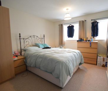 Rowbarrow Close, Canford Heath - Photo 2