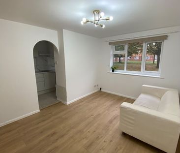 1 Bed Flat, Express Drive, IG3 - Photo 1