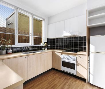 Stylish Ground Floor Apartment in the Prestigious Scotch Hill Precinct - Photo 5