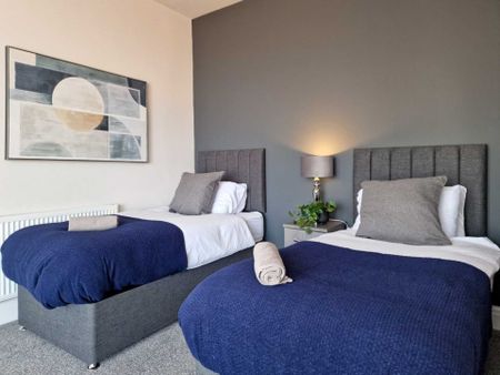 Stunning 4-Bedroom Terrace House with Sea View on St Chads Road, Blackpool - Photo 5