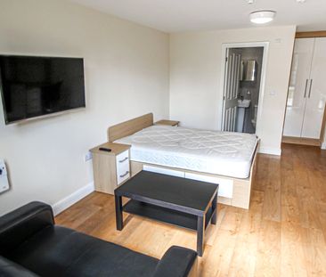 Apt 18, Fairbairn Residence - Photo 4