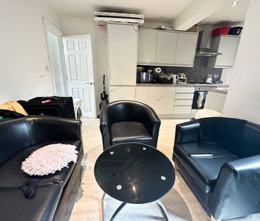 1 Bedroom - Photo 3