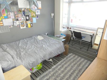 5 bedroom terraced house to rent - Photo 4