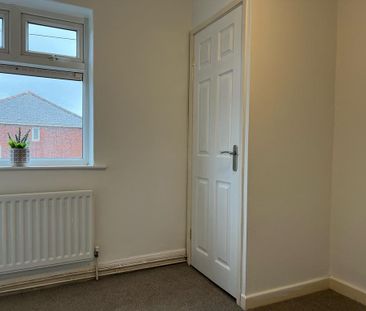 3 bedroom semi-detached house to rent - Photo 6