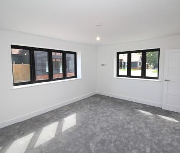 4 bedroom detached house to rent - Photo 6