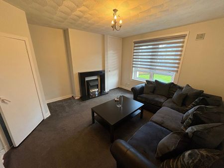 3 bedroom flat to rent - Photo 2