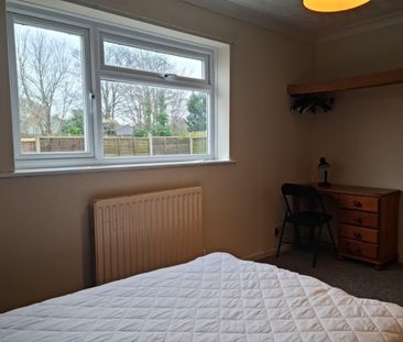 Large 4 Bed Student House - Photo 2