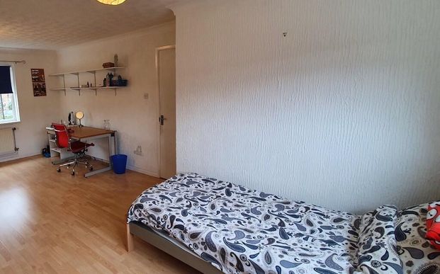 1 bedroom in a flat share to rent - Photo 1