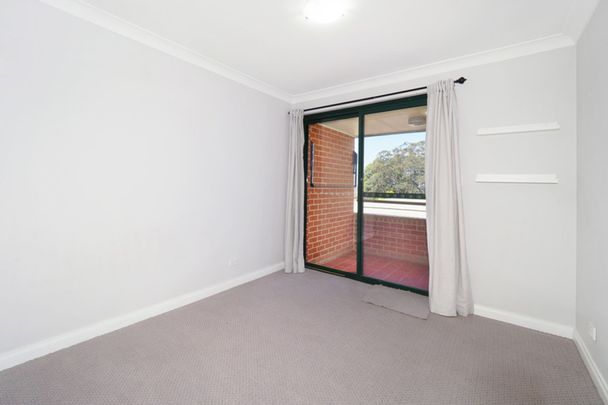 2 Story Apartment within walking distance to Epping train Station! - Photo 1