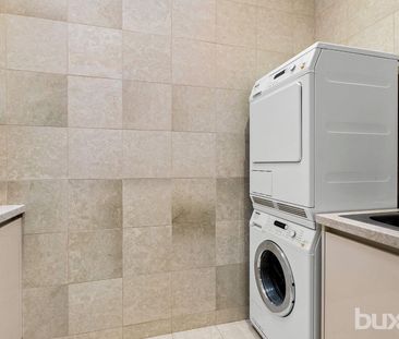 FULLY FURNISHED IN BLUE CHIP BAYSIDE LOCATION! - Photo 3