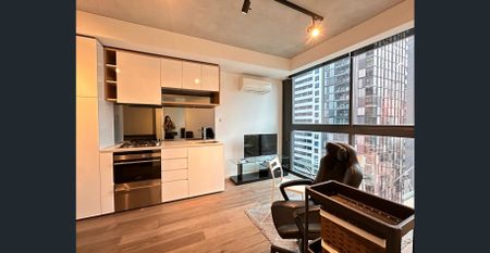 Modern two bedroom apartment in the heart of CBD - Photo 2