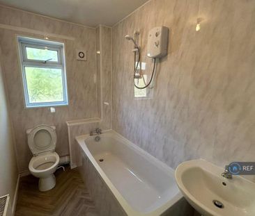 2 bedroom semi-detached house to rent - Photo 4