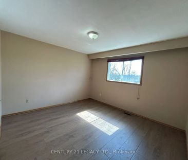 Property For Lease | W8082754 - Photo 5