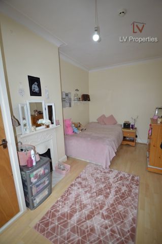 Estcourt Avenue - Photo 2