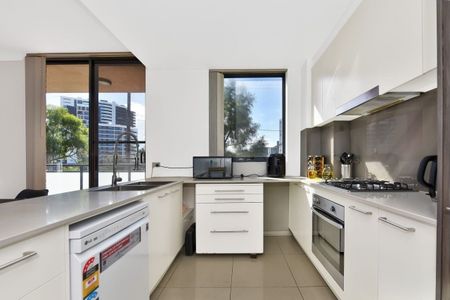 Beautiful 2 Bedroom Unit, Fantastic Location! - Photo 4