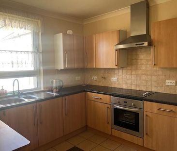 3 bedroom flat to rent - Photo 5