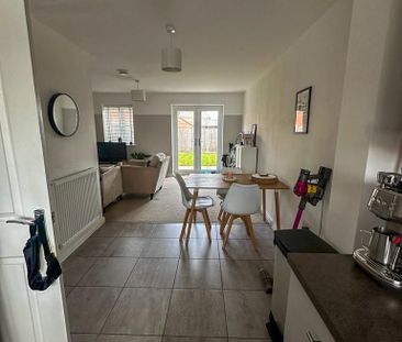 3 bedroom semi-detached house to rent - Photo 3