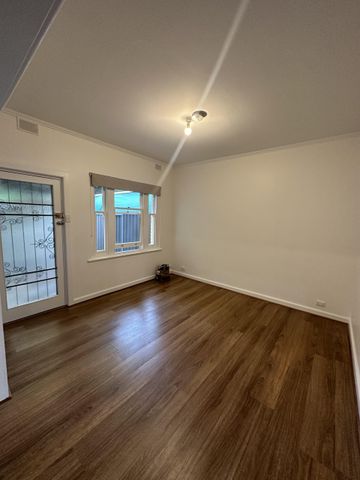 2/26 Neville Road, Thebarton, SA 5031 - Photo 2