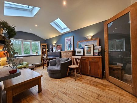 3 bedroom House To Let Total Size: 1185 SQ FT - Photo 2