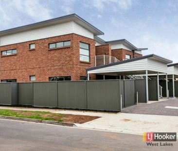 Snap Me Up Before I'm Gone! - Photo 1